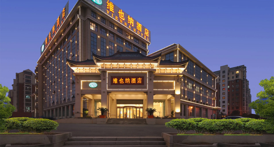 维也纳酒店停车场